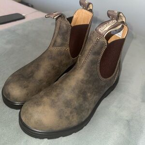 Blundstone Distressed Brown Chelsea Boots